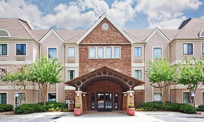 Alpharetta Hotel | A Place You'll Surely Enjoy! Full Kitchen, Free Breakfast, Pets Allowed!