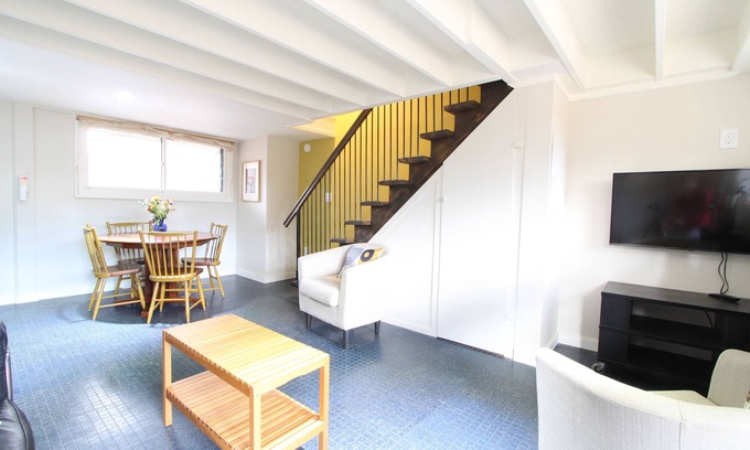 Woodstock Apartment | A pleasant space in a pleasant neighborhood in a beautiful part of the country!n