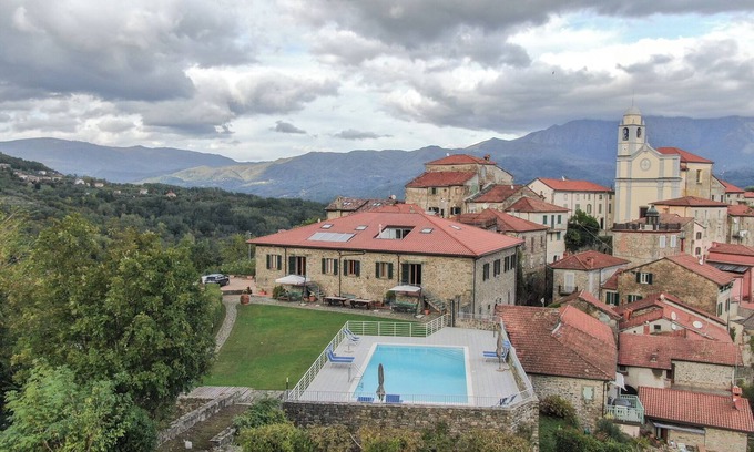 Mulazzo Villa | A private oasis in a medieval Tuscan village near Cinque Terrennnn