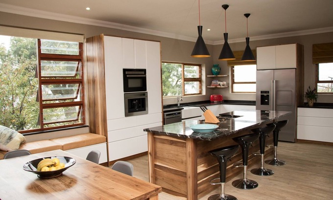 Paarl House | A’ Queenslin Guesthouse offers guests a peaceful home away from home.