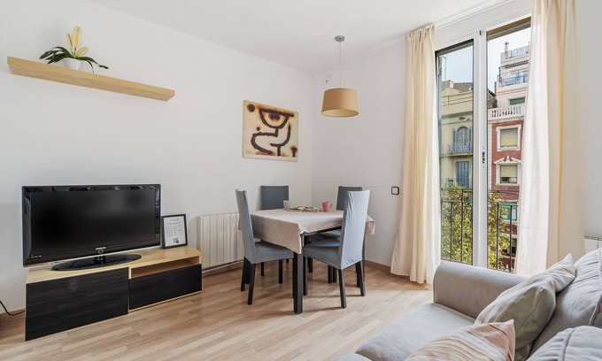 La Sagrada Familia Apartment | A rare find for those who like to be right in the middle of the excitement