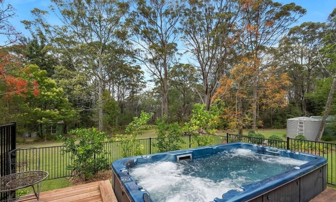 Tapitallee Bed & Breakfast | A restful bushland home set on five acres, great for local sight seeing.
