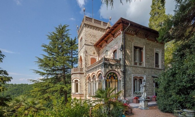 Aggregazione Rionale 4 Villa | A romantic experience in historic villa with private park at SacroMonte Varese
