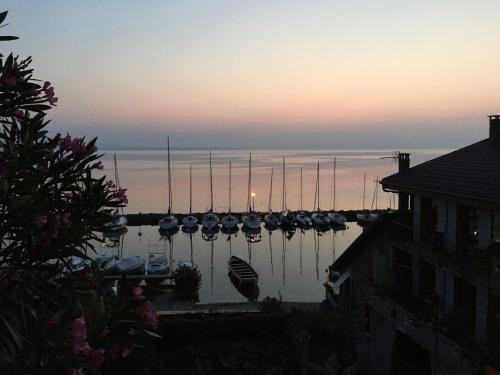 Yvoire House | A Room with a View - Maisonnette dans bourg médiéval au bord du Lac Léman