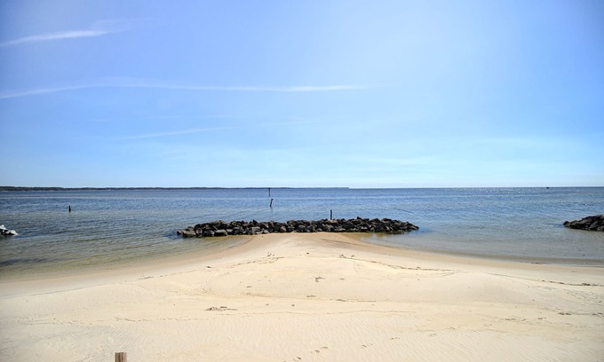 Severn House | A Sandy White Beach Retreat * NEAR WILLIAMSBURG*