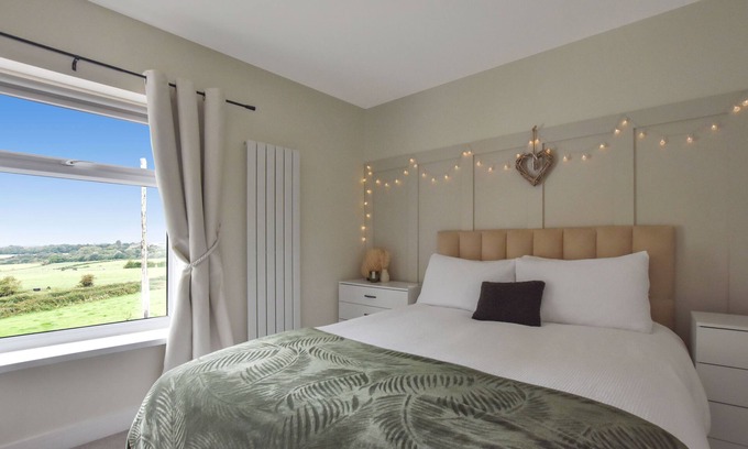 Heywood House | A spacious, comfortable home with stunning farmland views