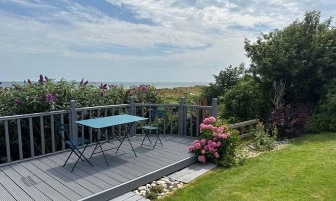 Great Yarmouth Cottage | A stunning 3 bedroom property with sea views and direct access to the beach.
