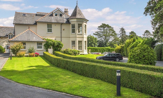 Trefriw Apartment | A stylish apartment in Trefriw, set in a grand Edwardian house.