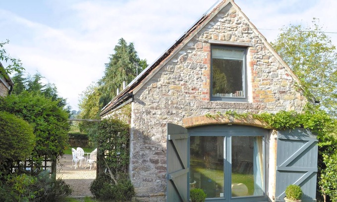 Wedmore Cottage | A stylish barn conversion offering high spec open plan accommodation.
