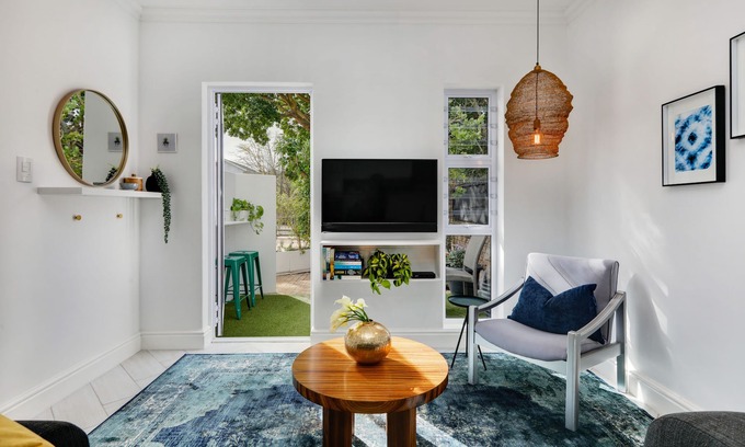 Pinelands Apartment | A stylish stay in a convenient location