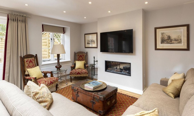 Winchcombe Cottage | A sudeley castle cottage that sleeps 7 guests in 4 bedrooms