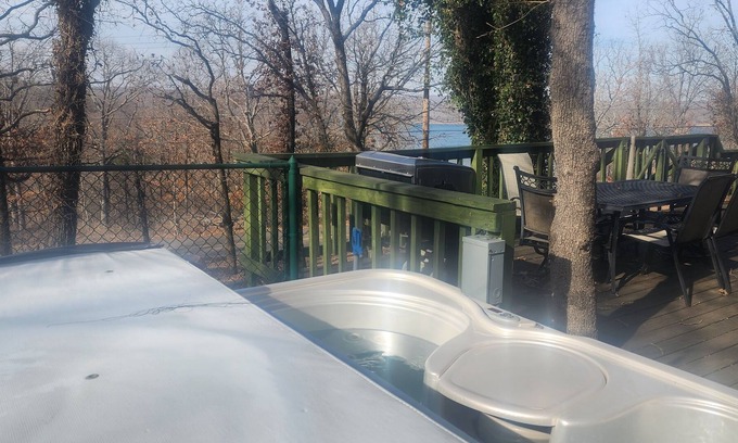 Vian Cabin | A Tenkiller relaxation and vacation retreat!