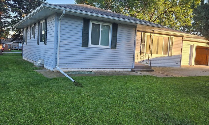 Britton House | A Touch of Green-delightful 2 bdrm house in Britton S.D. with Garage.