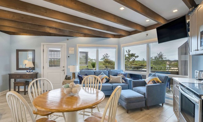 Napeague Apartment | A Touch of Ocean Studio, 1 BTH & Balcony Apt!