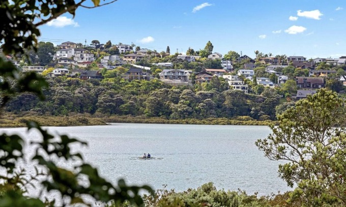 Te Atatu Peninsula House | A truly magical spot - with direct water access