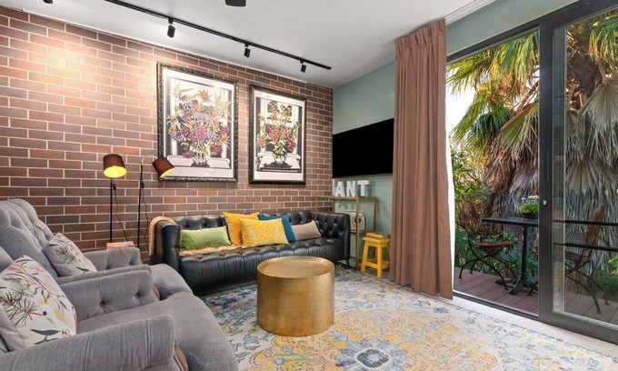 Petersham House | A Unique Artful Hideaway Near Dining and Rail