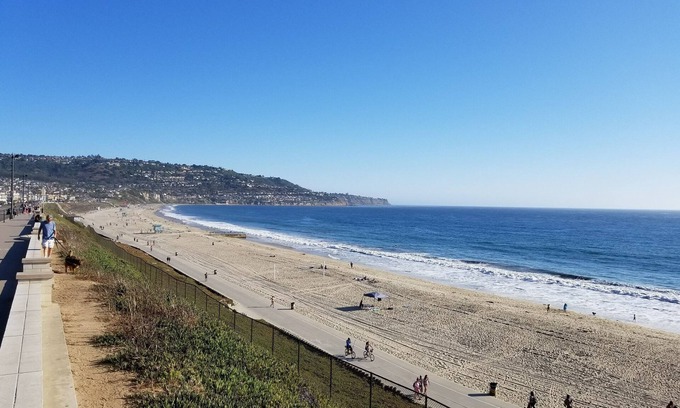 South Redondo Apartment | #A Updated 2 bed, 1 block to Beach, Esplanade, Riviera Village shopping!
