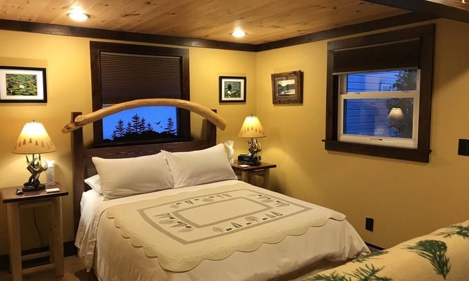Clinton House | A walkable private suite in the heart of the village of Clinton, NY. 13323