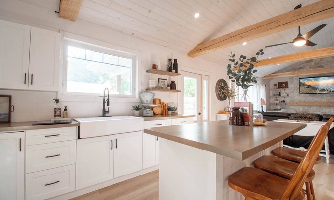 Bayfield Cottage | A Wave from it All, Huge Backyard!