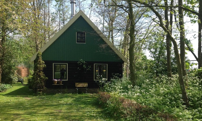 Opperdoes Cottage | A west-frieze house near the IJsselmeer and the North Sea.