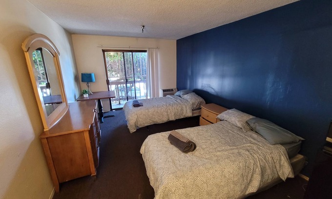 Pico - Robertson Hotel | (A07) LA Spacious Double Bed Suite