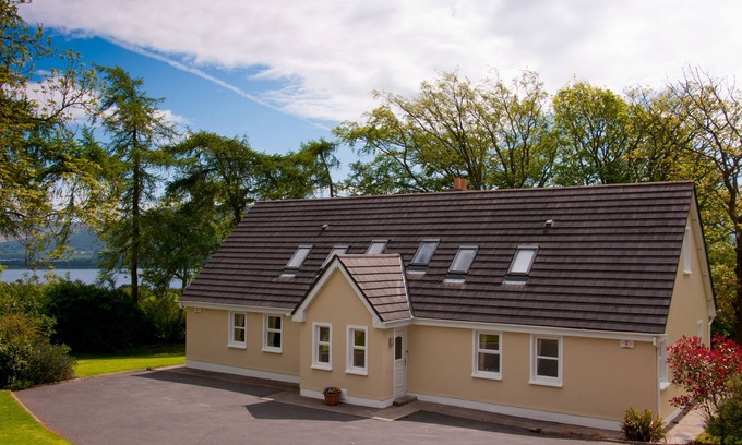 Hollywood Cottage | Abhainn Ri Farm Cottages With Stunning Lake & Mountain Views