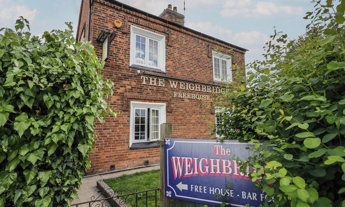 Barnt Green Cottage | ABOVE THE PUB, pet friendly in Alvechurch