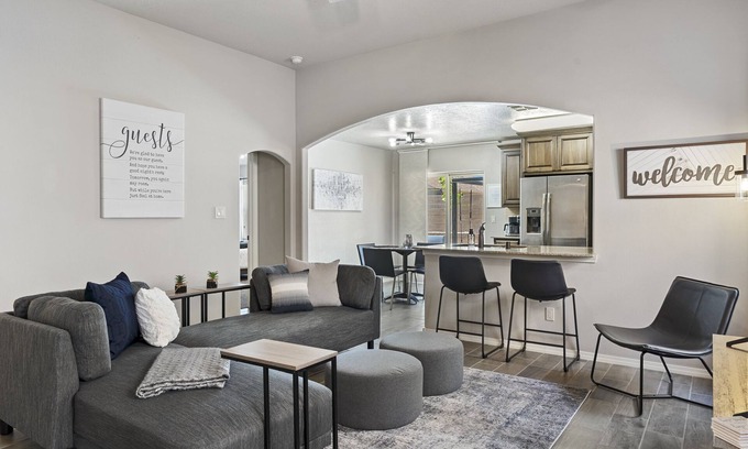Ventana Ranch House | ABQ West/Paradise Hills Modern Living w/Extra Parking & Garage
