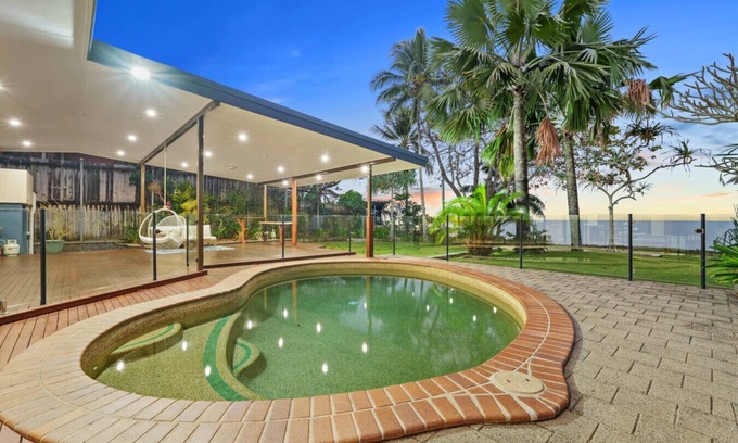 Holloways Beach House | Absolute Beachfront Family Retreat