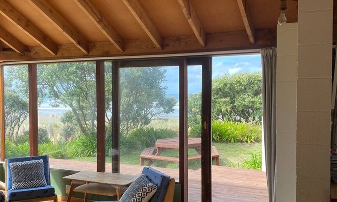 Waimarama House | Absolute beach front - Waimarama Holiday Home