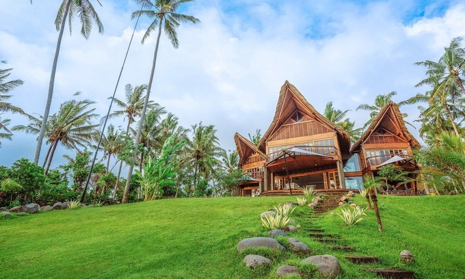Suraberata Villa | Absolute stunning beachfront villa to escape, relax & rejuvenate!