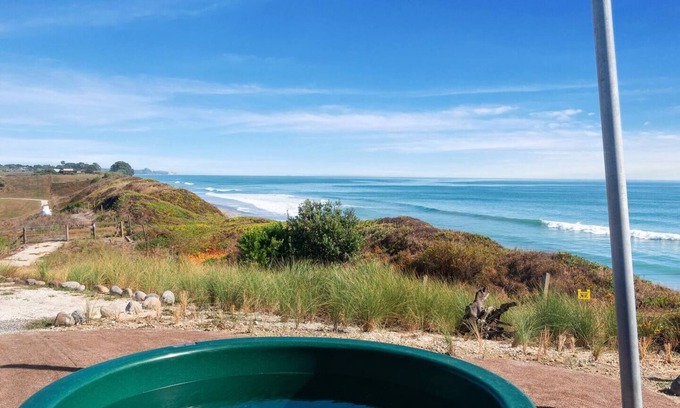 Pukehina Cabin | Absolutely Awesome Beach Front Rural Retreat.