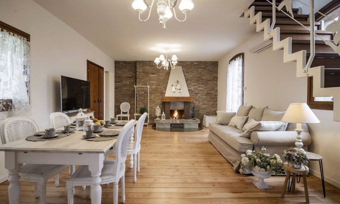 Santo Stefano House | ACADEMY AT THE COLLE - CASA DELLE ROSE
