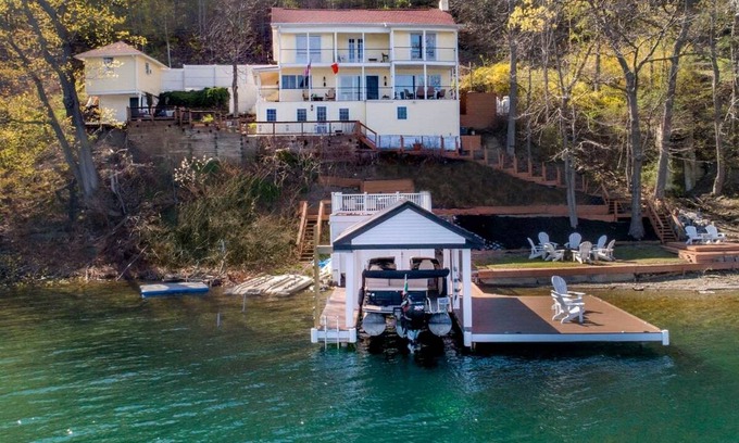 Hammondsport Other | Accommodation ∙ 1 bedroom ∙ 10 guests