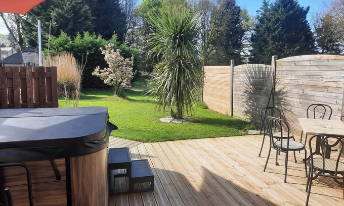 Erbree House | Accommodation with spa under the stars