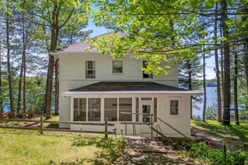 Lake Tomahawk House | Acorn Hill Holiday Home