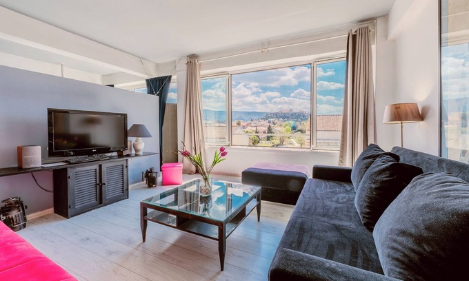 Kerameikos Apartment | Acropolis front row loft