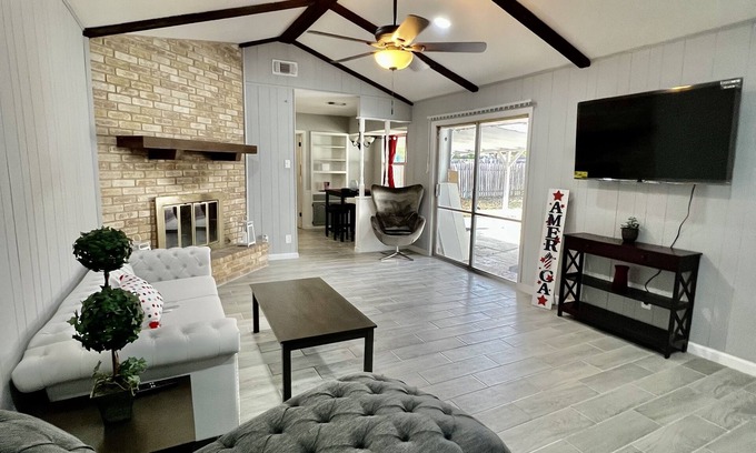Universal City House | Across-the-Street Charmer: Your Next Home Beckons!