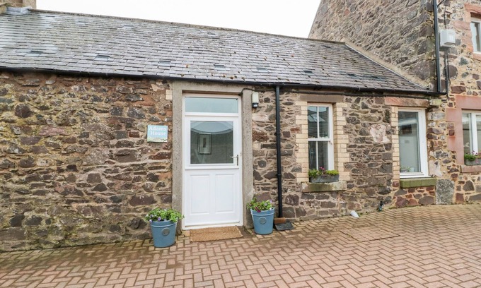 Coldingham Cottage | ADAMS HOUSE, pet friendly, with a garden in Coldingham
