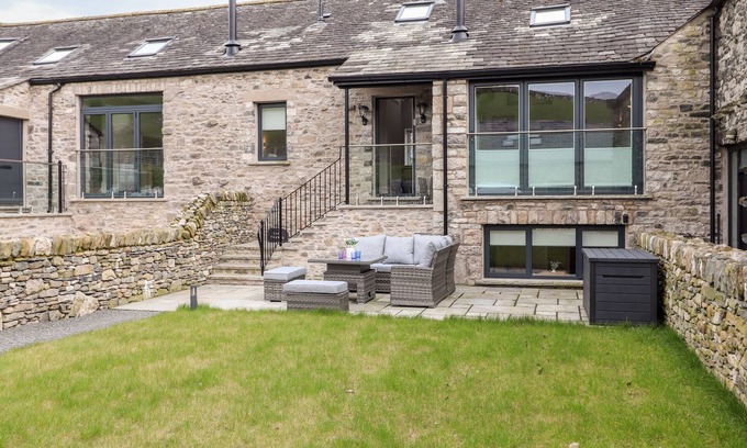 Kendal House | ADA’S HIDEAWAY, pet friendly, with open fire in Sizergh, Cumbria
