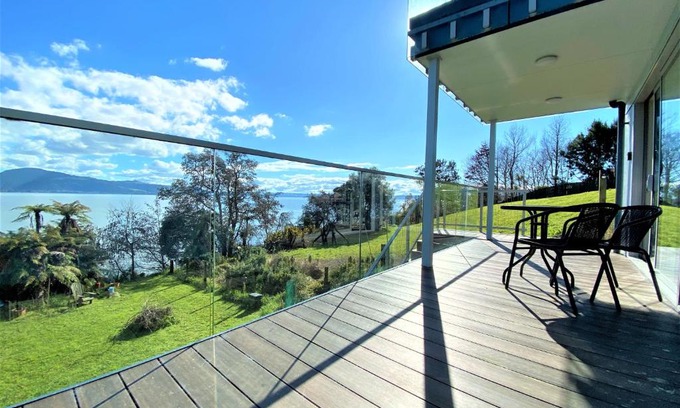 Owhata House | Addictive View - Lakeside Studio