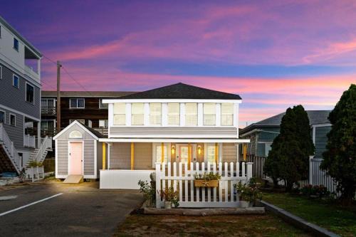 Salisbury Beach House | Addie Shack & Cammie Cabana Pet Friendly 10pp
