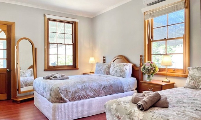 Norton Summit Cottage | Adelaide hills farm stay charming cottage