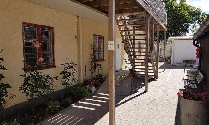 Innerstaden Apartment | Adelsgatan 36 lägenhetshotell, Gotland Living and Meeting