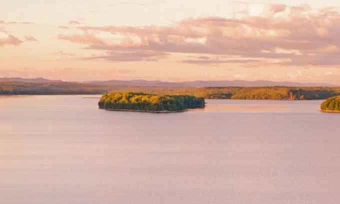 Remsen House | ADIRONDACK LUXURY LAKEFRONT OASIS WITH HOT TUB ‘NEW BUILD’