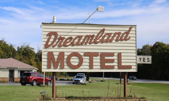 Gulliver Hotel | adoba® Dreamland