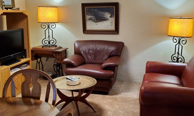 Tyrone House | Adobe casita in country setting