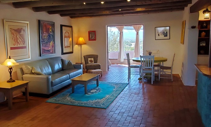 Canoncito House | ADOBE CASITA ON ART GALLERY COMPOUND