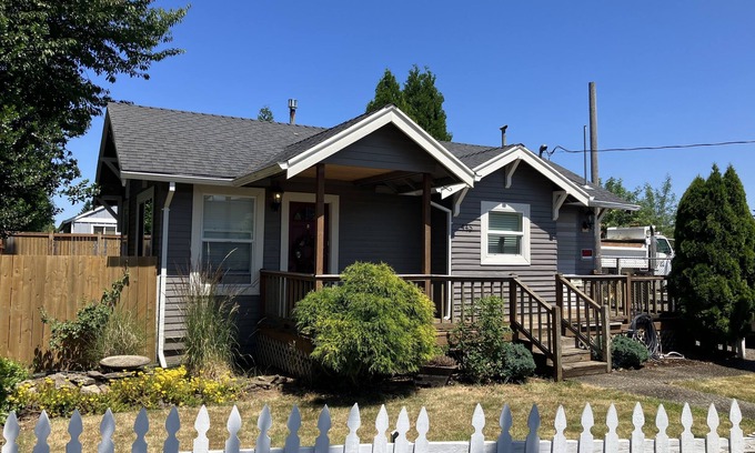 Oregon City House | Adorable Cozy OC Bungalow, Oregon City