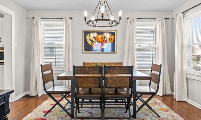 Ward Parkway House | Adorable Pet Friendly Waldo Bungalow